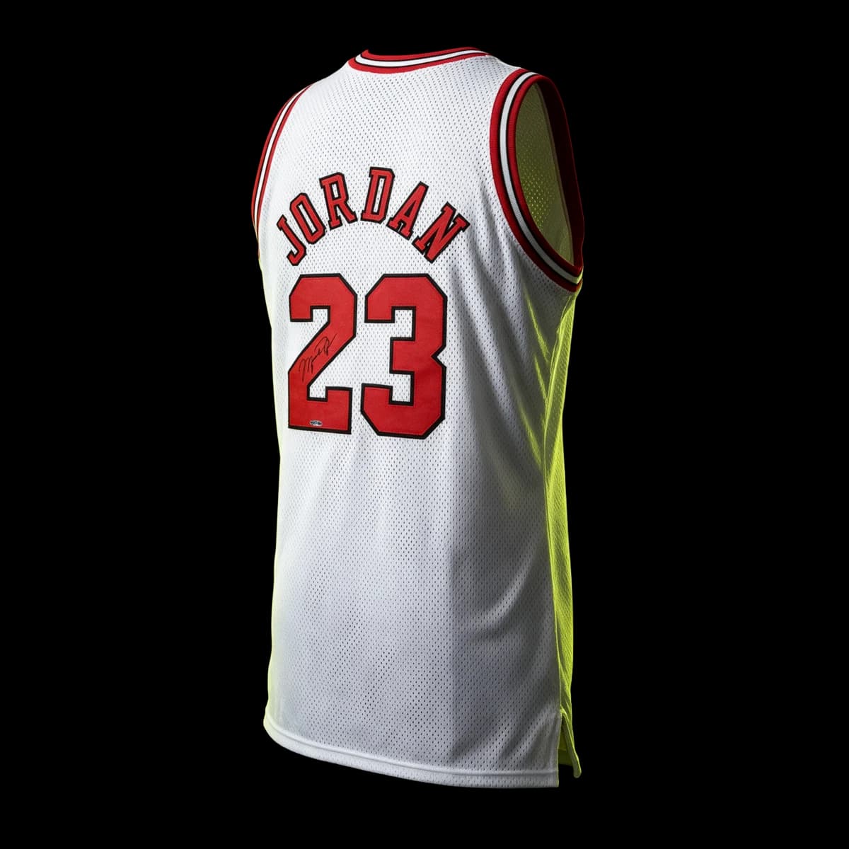 Michael Jordan signed Chicago Bulls home jersey (UDA)